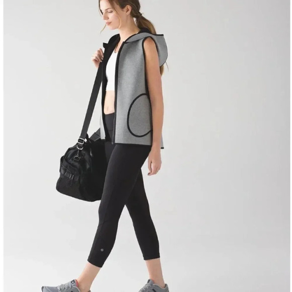 Lululemon Insculpt Vest Sleeveless Hooded Reversible Black Heathered Grey Size 4 - Picture 4 of 16